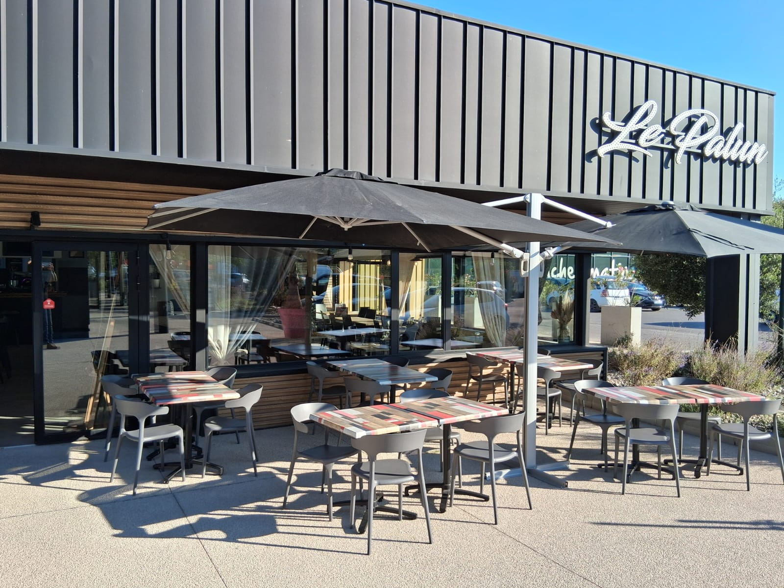 Local commercial 300 m² · à Vitrolles · 300 m² · 299 999 €