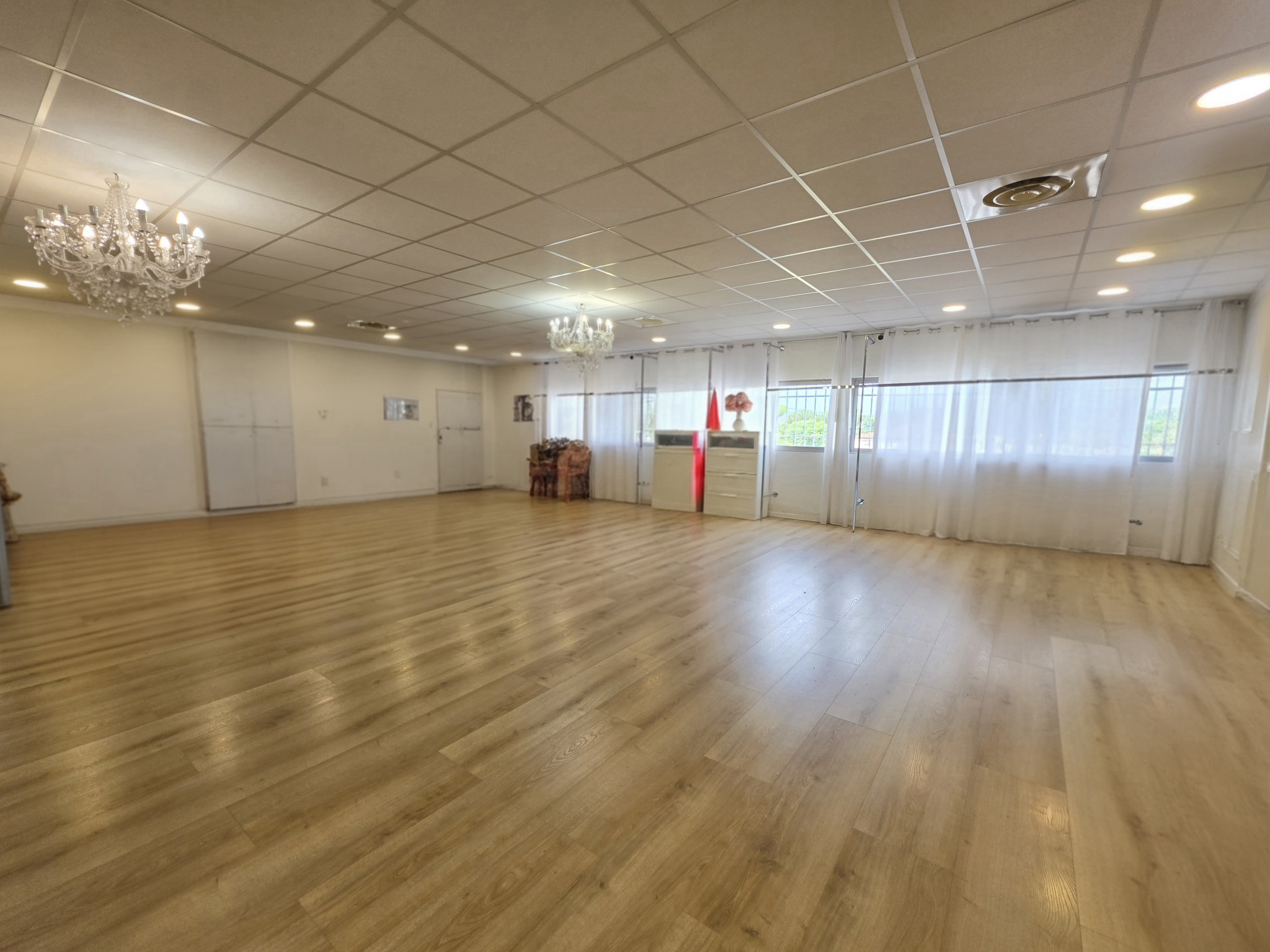 Local commercial 111 m² · à Vitrolles · 111,2 m² · 169 000 €