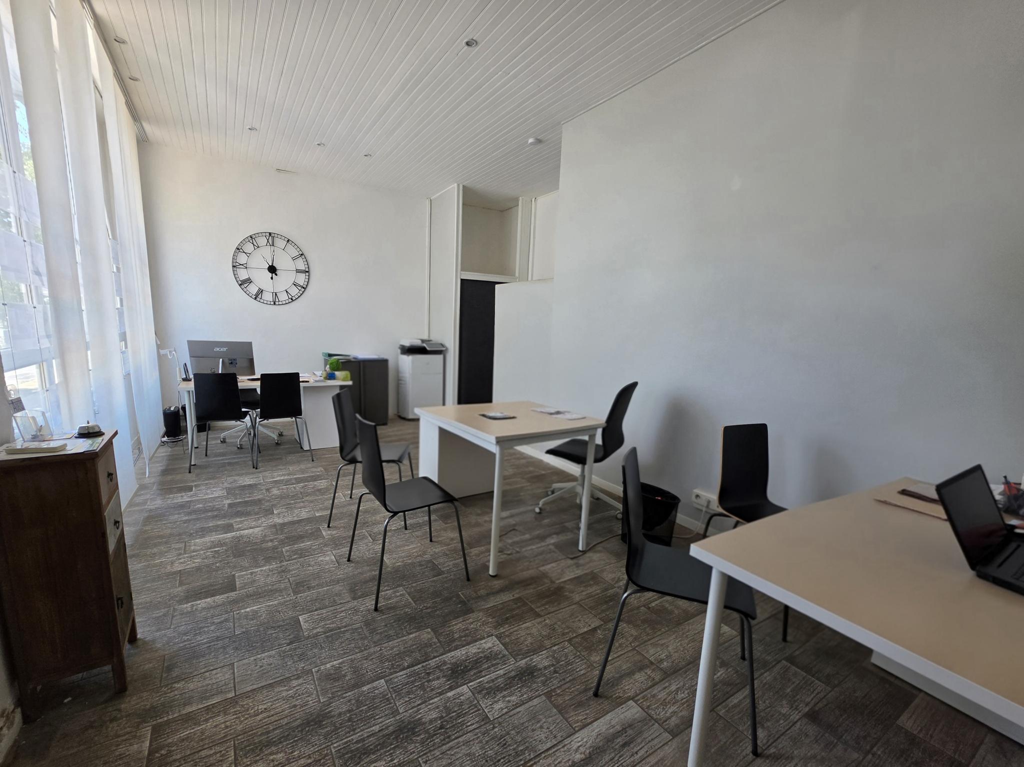 Local commercial 60 m² · à Vitrolles · 60 m² · 11 000 €/mois
